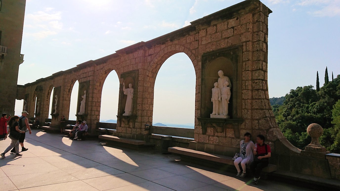 スペイン旅行　ツアー　観光　日本旅行　モンセラット　岩　黒い　聖母像　マリア　ブログ　口コミ