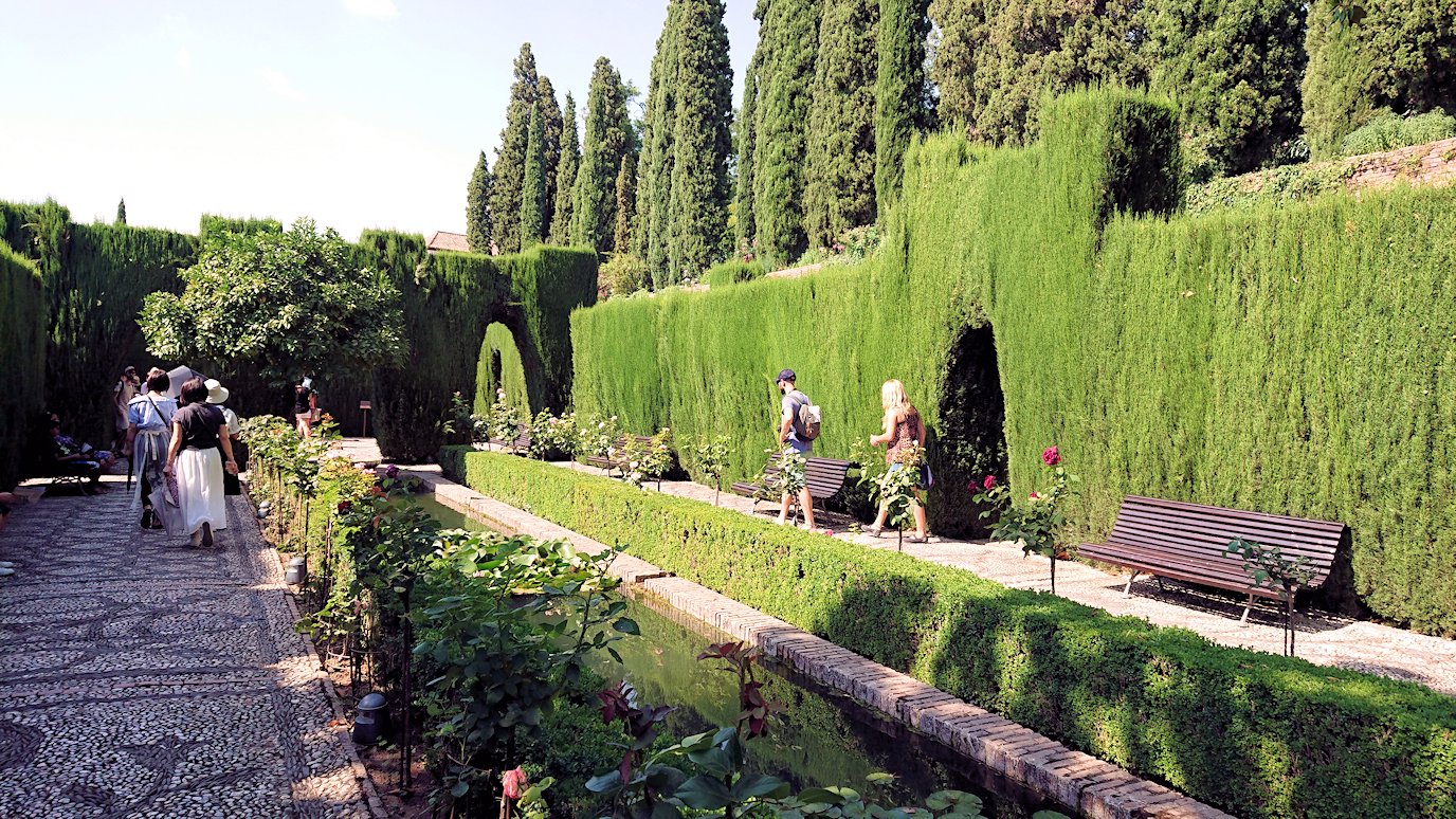 スペイン旅行　ツアー　観光　日本旅行　グラナダ　アルハンブラ宮殿　緑　絶景　移動　ブログ　口コミ