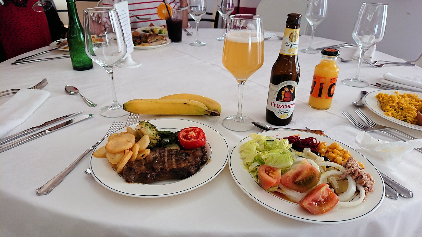 スペイン旅行　ツアー　観光　日本旅行　グラナダ　アルハンブラ宮殿　グラナダパレス　プール　夕食　バイキング　料理　ブログ　口コミ