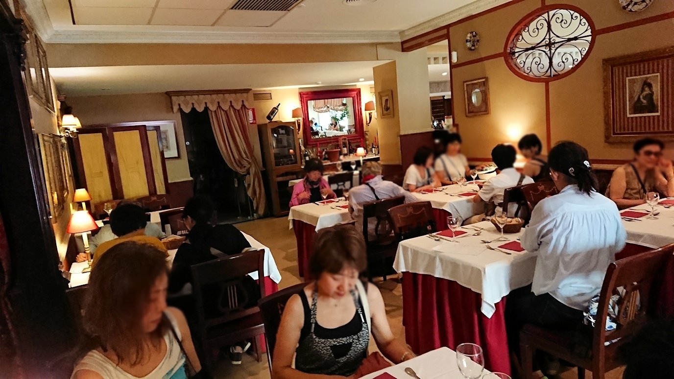 スペイン旅行　ツアー　観光　日本旅行　セビリア　カテドラル　昼食　レストラン　ブログ　口コミ
