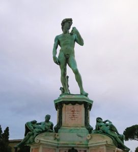 フィレンツェ市内のミケランジェロ広場のダビデ