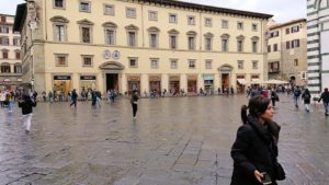 フィレンツェ大聖堂前の広場にて2
