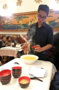 フィレンツェ市内の中華レストランで出てきたスープ