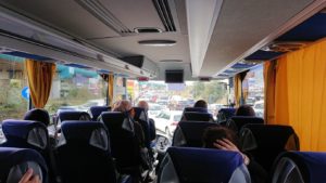 フィレンツェからピサに向かうバスの中
