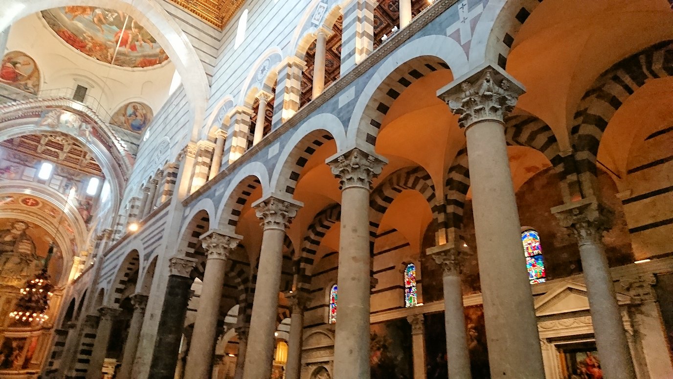 ピサの大聖堂の内のアーチ2