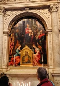 ピサの大聖堂の内部のマリア様の絵