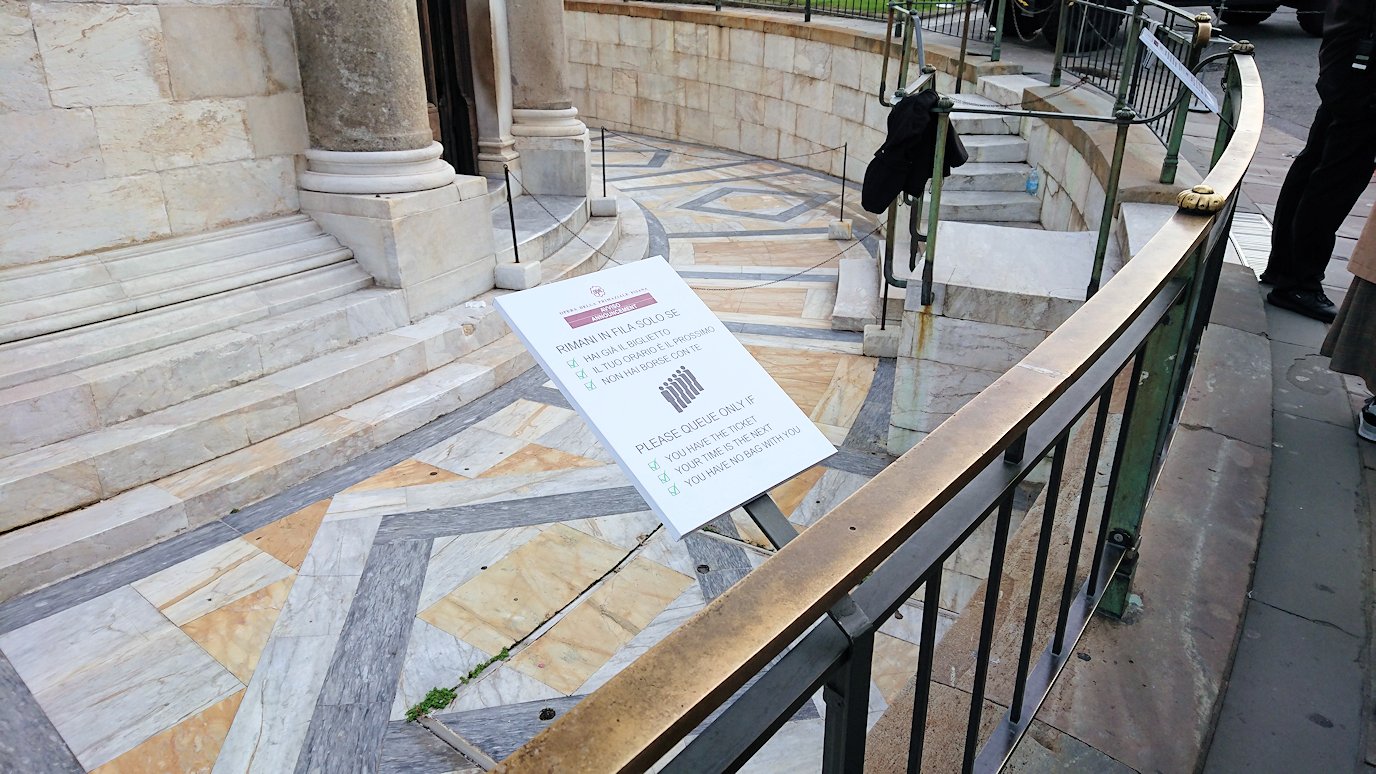 ピサの斜塔の入場口