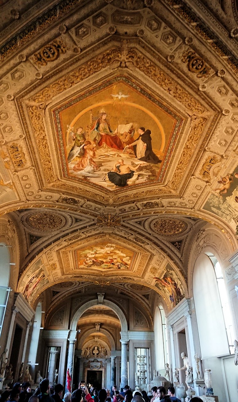 バチカン美術館の天井画