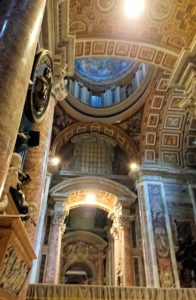 サンピエトロ大聖堂の構内の天井2