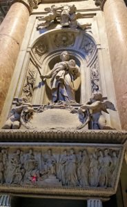 サンピエトロ大聖堂の構内の像