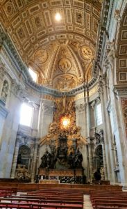 サンピエトロ大聖堂の構内のキレイな採光窓