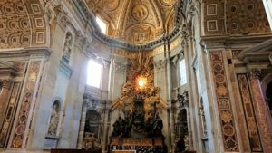 サンピエトロ大聖堂の構内の椅子