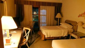ローマシェラトンホテルの部屋のベッド