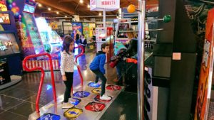 ローマシェラトンホテル近くのショッピングモールにあるゲーセンのダンスゲーム2