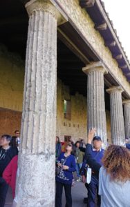 ポンペイ遺跡にあった柱の様子2