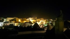 夜のアルベロベッロのモンティ地区の陽子さんの店の屋上から見る風景2