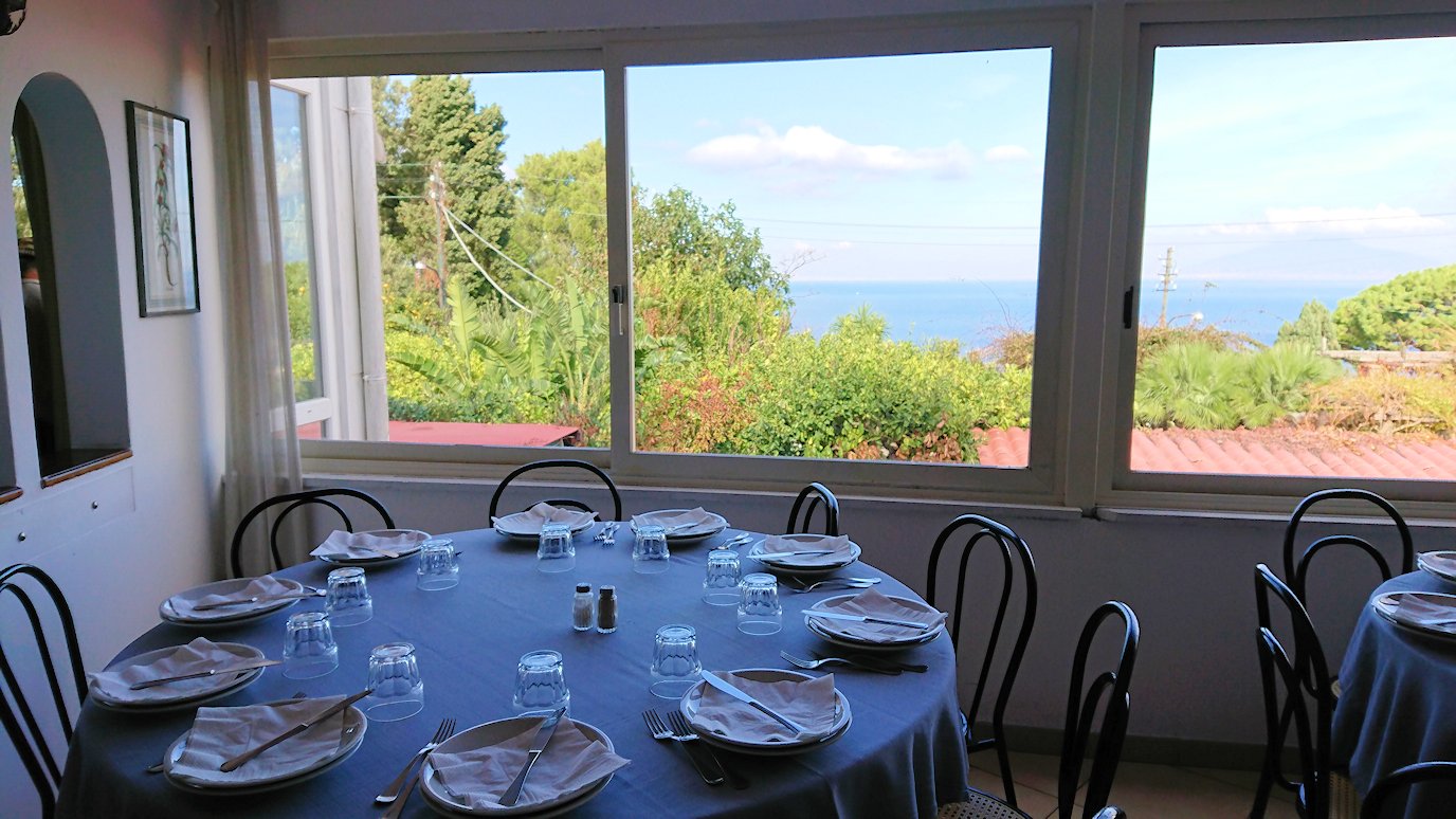 カプリ島のレストラン会場からの眺め2