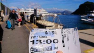 カプリ島から出る水上バスのチケット