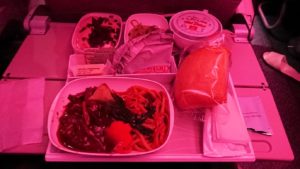 日本に帰るエミレーツ航空のA380機内の機内食2