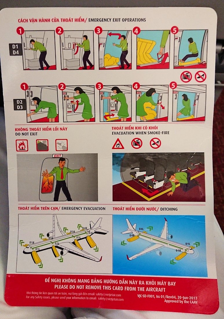 ベトジェットエアの機内の避難方法冊子2
