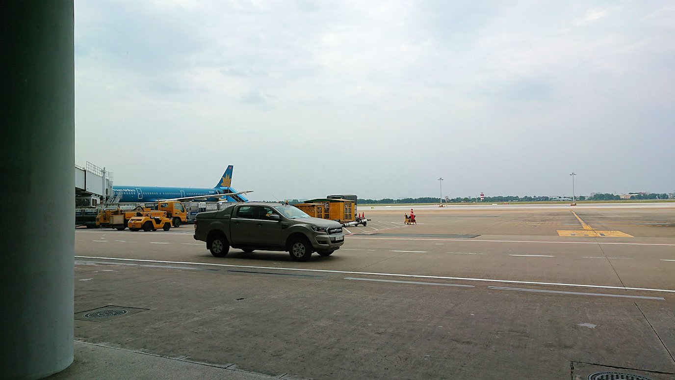 無事ベトナムのホーチミン空港に到着しバスに乗り移動2