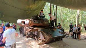 ベトナム戦争当時の戦車の残骸3