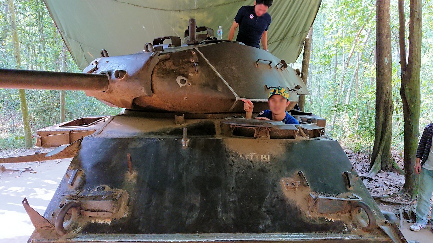 ベトナム戦争当時の戦車に登る人々8