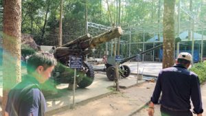 ベトナム戦争時代の自走砲が展示されている2