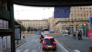 ナポリの街をバスでグルグル回る