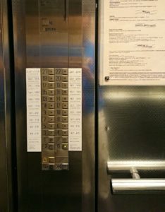 ナポリのホテルのエレベーター