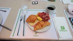 ホリデイインナポリでの朝食バイキングの様子3