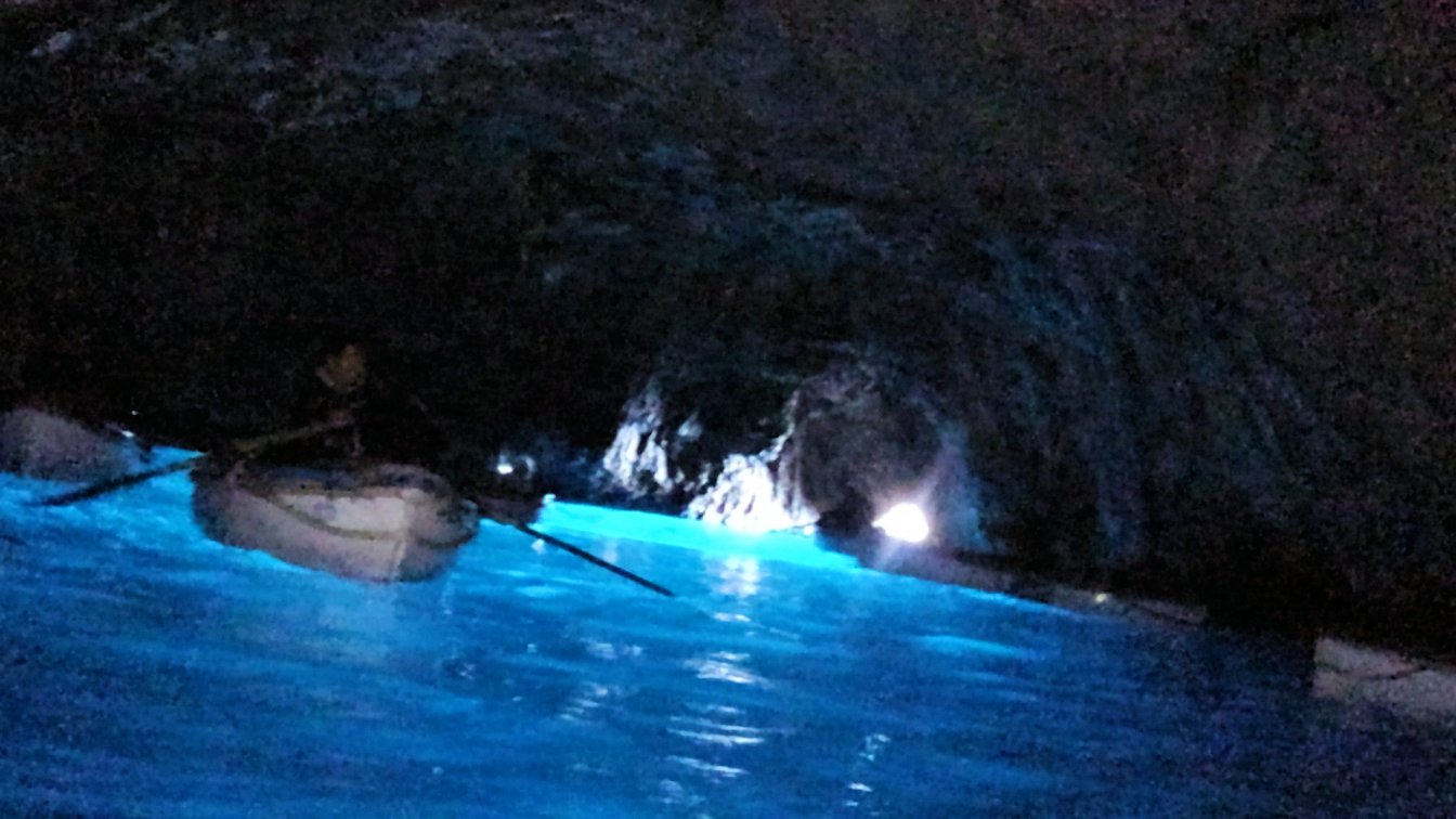 2019年4月14日にカプリ島の青の洞窟に入れた時の様子8