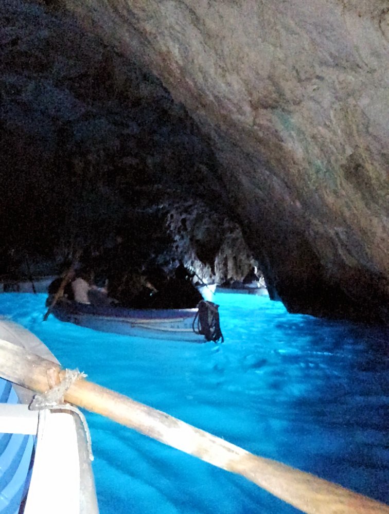 2019年4月14日にカプリ島の青の洞窟に入れた時の様子9