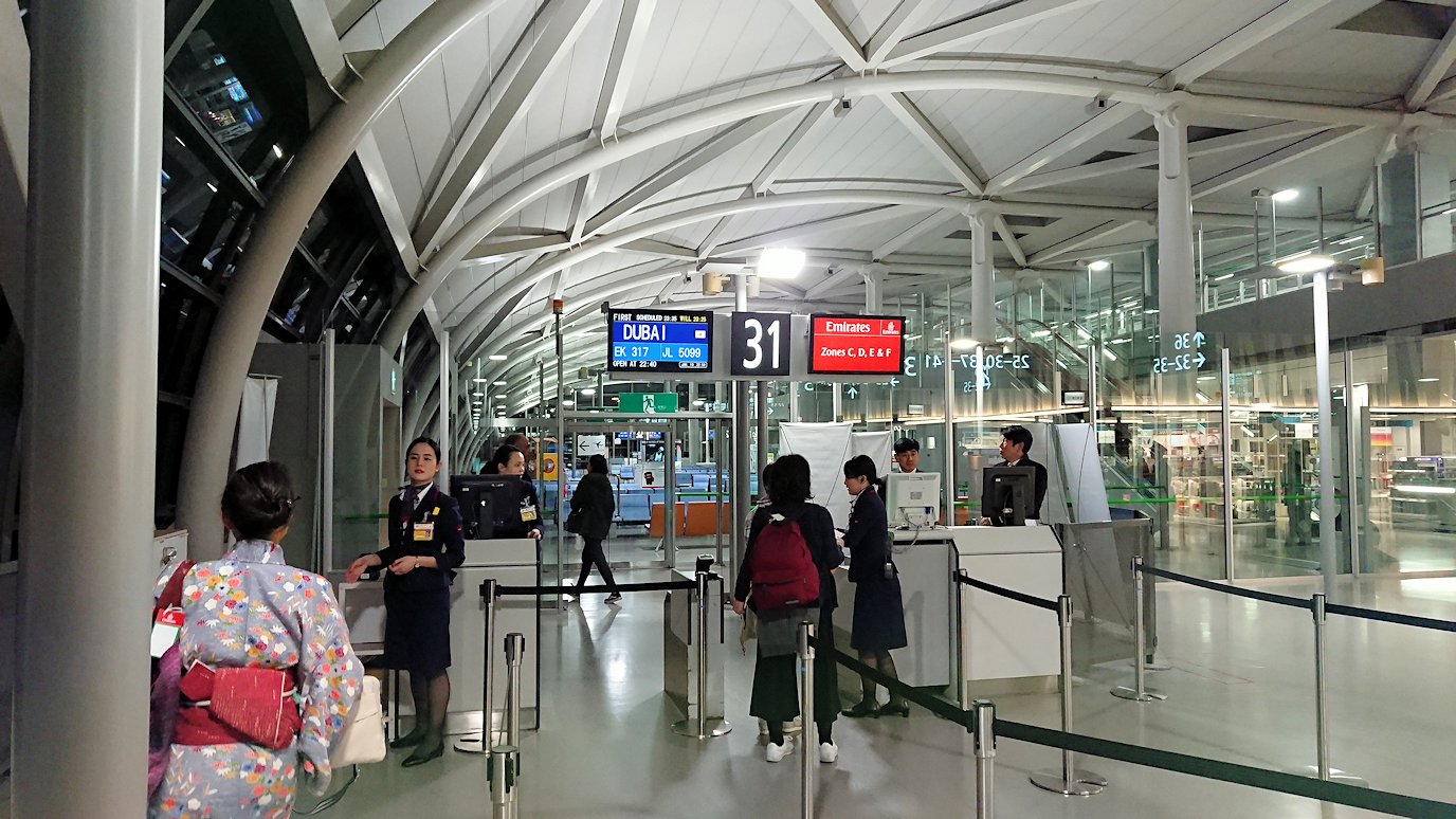 関西国際空港でフライト時間になり搭乗開始