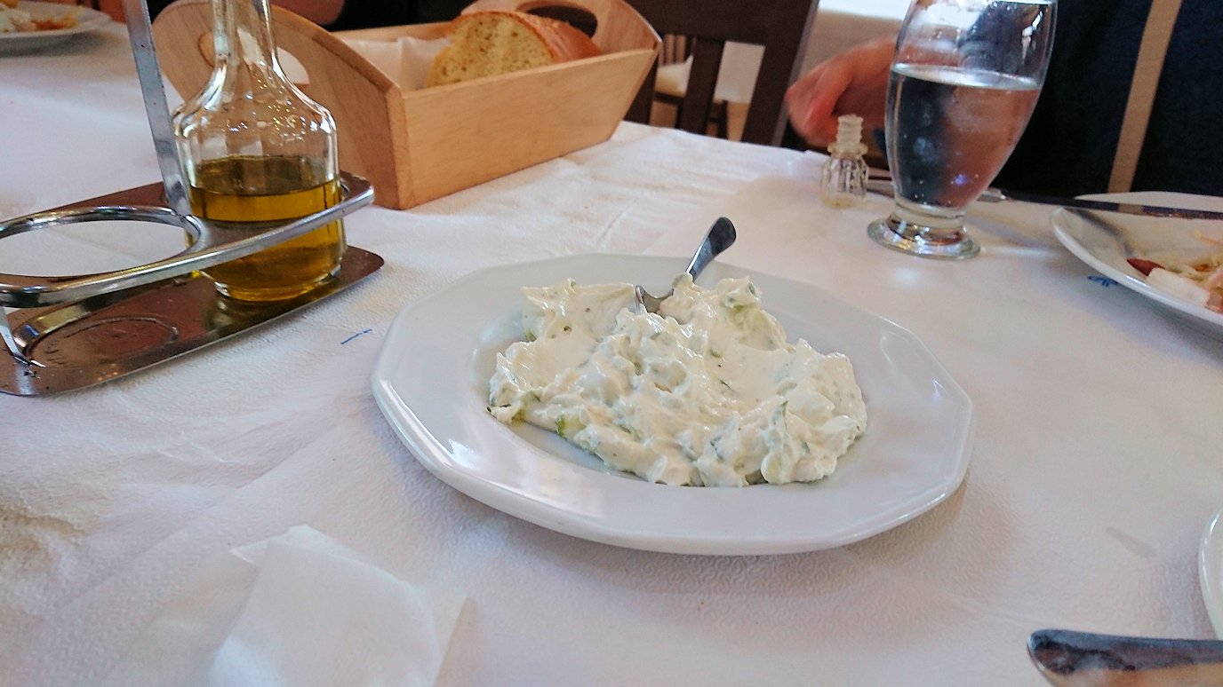 ギリシャのディアコフトのレストランで出てきたサジキ