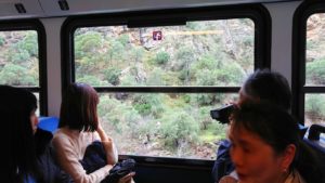 オドンドトス登山鉄道列車から見える絶景の写真4