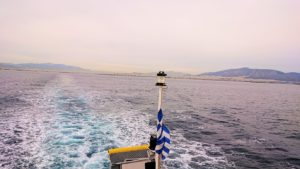 エーゲ海クルーズ船のデッキからエーゲ海を見渡す4