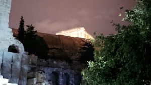 アテネの夜にパルテノン神殿近くの音楽堂を拝見3