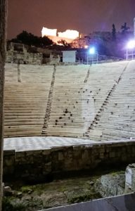 アテネの夜にパルテノン神殿近くの音楽堂を拝見4