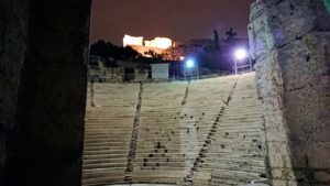 アテネの夜にパルテノン神殿近くの音楽堂を拝見5