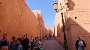 モロッコのマラケシュでバヒア宮殿から次の目的地に移動途中のメディナにて3