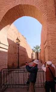 モロッコのマラケシュでバヒア宮殿から次の目的地に移動途中のメディナにて5