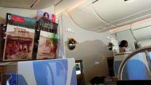 カサブランカまで向かうエミレーツ航空A380-800の飛行機のビジネスクラスの様子3