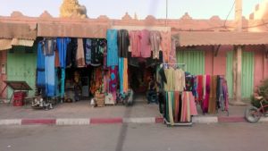 モロッコのエルフードで4WD車に乗り込み砂漠のホテルを目指します2