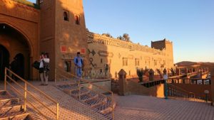 モロッコのメルズーガにて砂漠のホテルに到着8