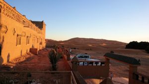 モロッコのメルズーガの砂漠ホテルの様子