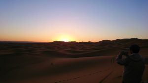 モロッコのサハラ砂漠で遂に朝日とご対面