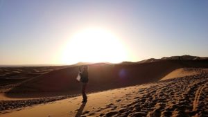 モロッコでサハラ砂漠の朝日鑑賞を終えて帰る道中の様子1