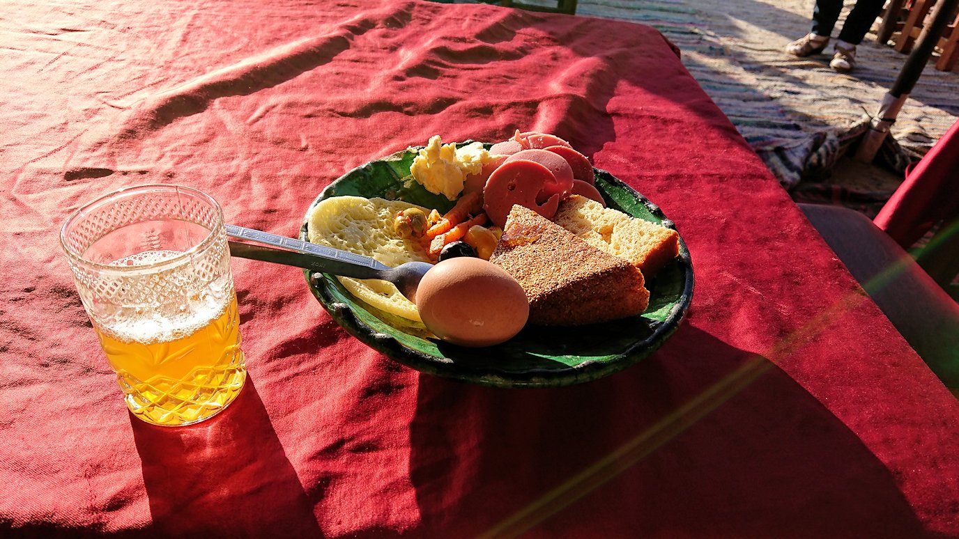 メルズーガのサハラ砂漠でベルベル風朝食を食べます2