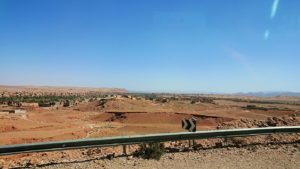 モロッコでカッターラからトドラ渓谷へ向かう道中の様子5